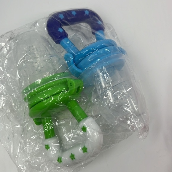 3-in-1 Baby Fruit Feeder Set: Fresh Food, Teething Toy, and Pouches BRAND NEW - Picture 3 of 3